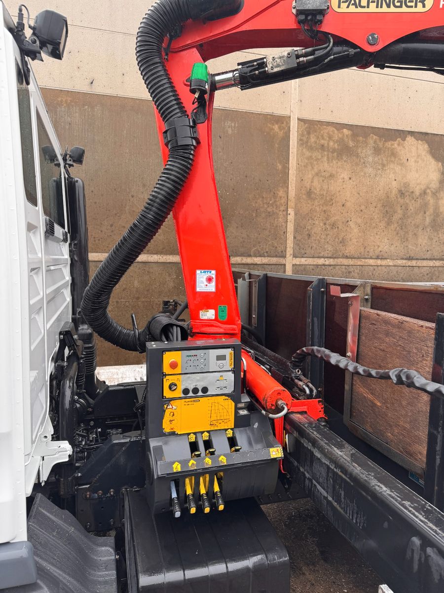 MAN – 8.220 4X2 Pritsche mit Kran & Funkbedienung - Bild 9