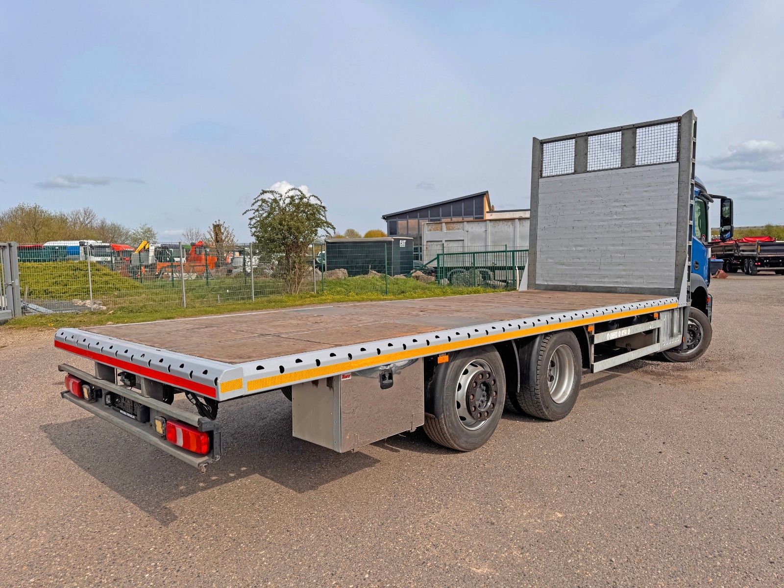 MERCEDES-BENZ – 2533 6X2 Plateau 7,40m + 1,00 m gesamt 8,40 m - Bild 14