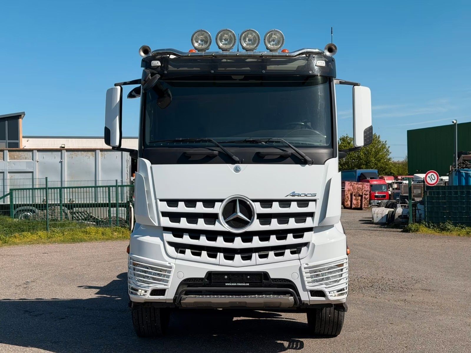 MERCEDES-BENZ – 4251 8x4 Palfinger Retarder 12 neue Reifen - Bild 2