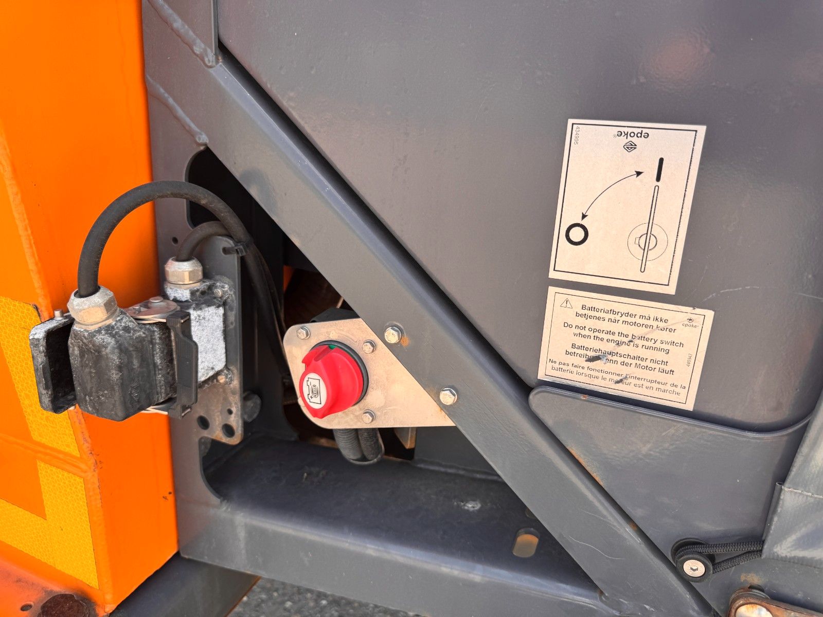 ANDERE – Abrollaufbau Salzstreuer Diesel Separat Motor - Bild 22