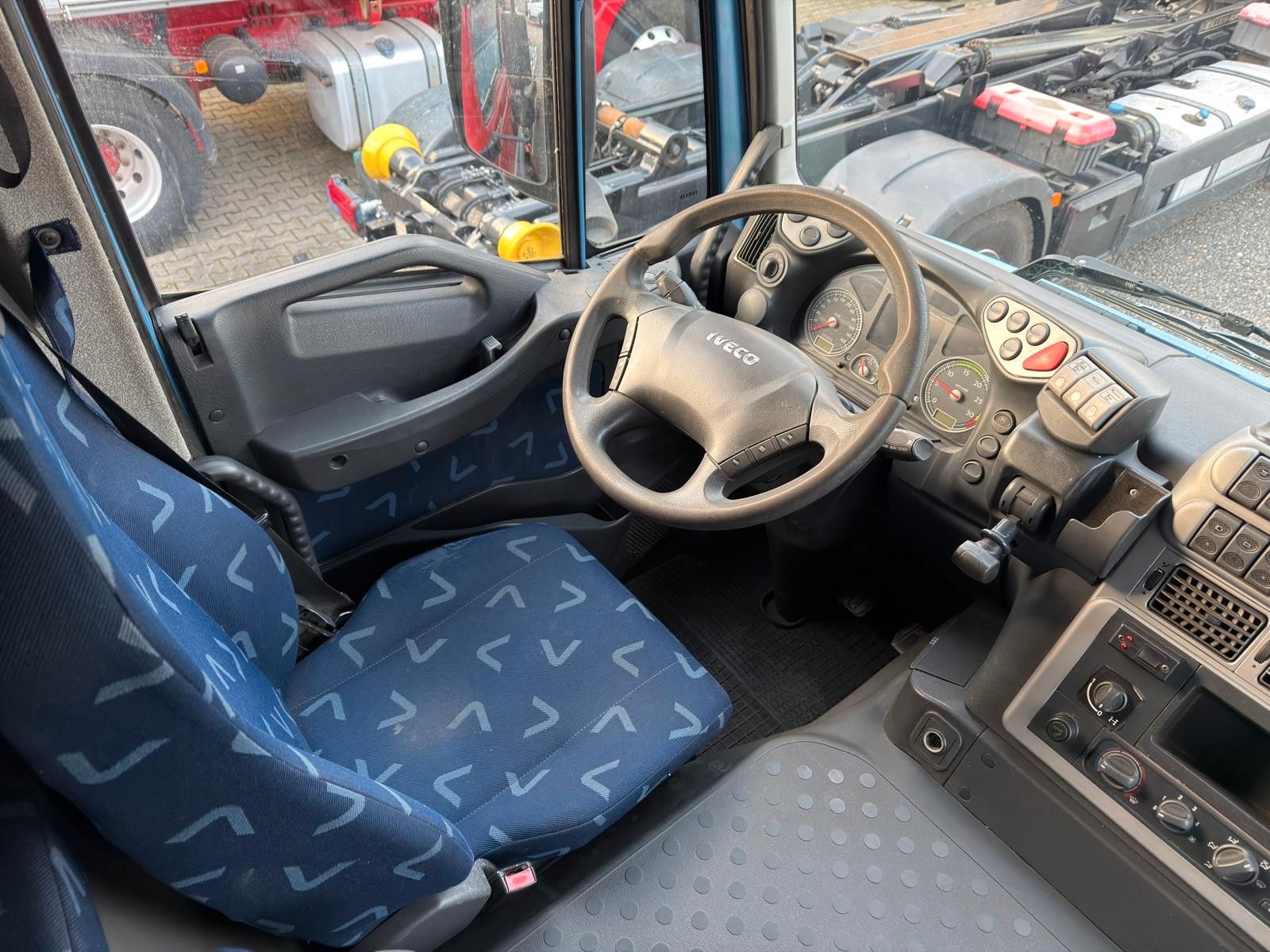 IVECO – 190S36/9 Stralis Pritsche & Hebebühne 3 to. TOP - Bild 18
