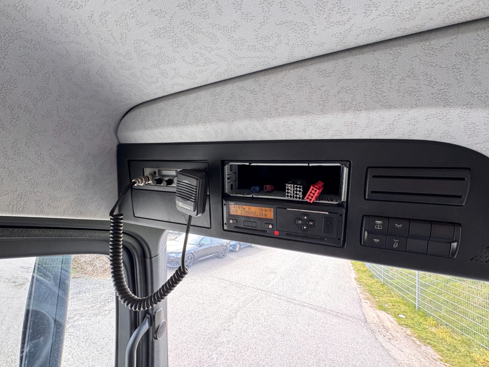 MERCEDES-BENZ – 2533 6X2 Plateau 7,40m + 1,00 m gesamt 8,40 m - Bild 16