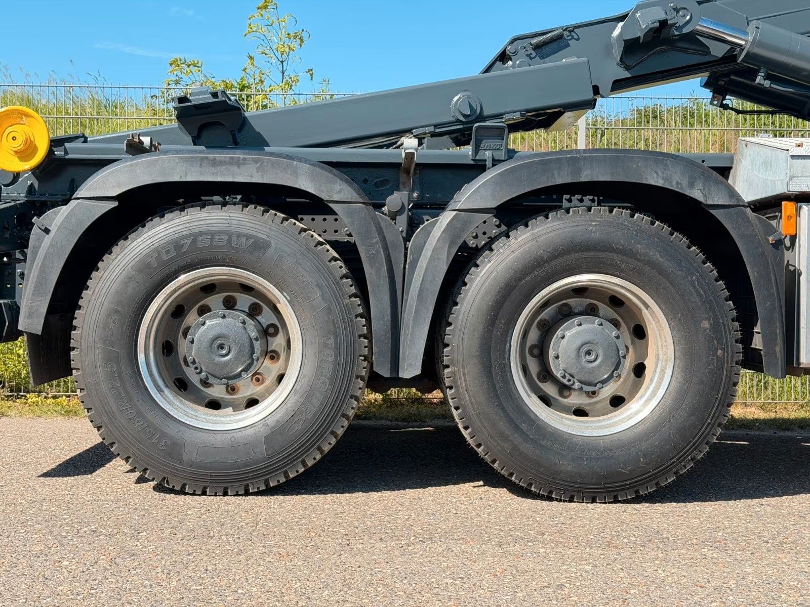 MERCEDES-BENZ – 4251 8x4 Palfinger Retarder 12 neue Reifen - Bild 9