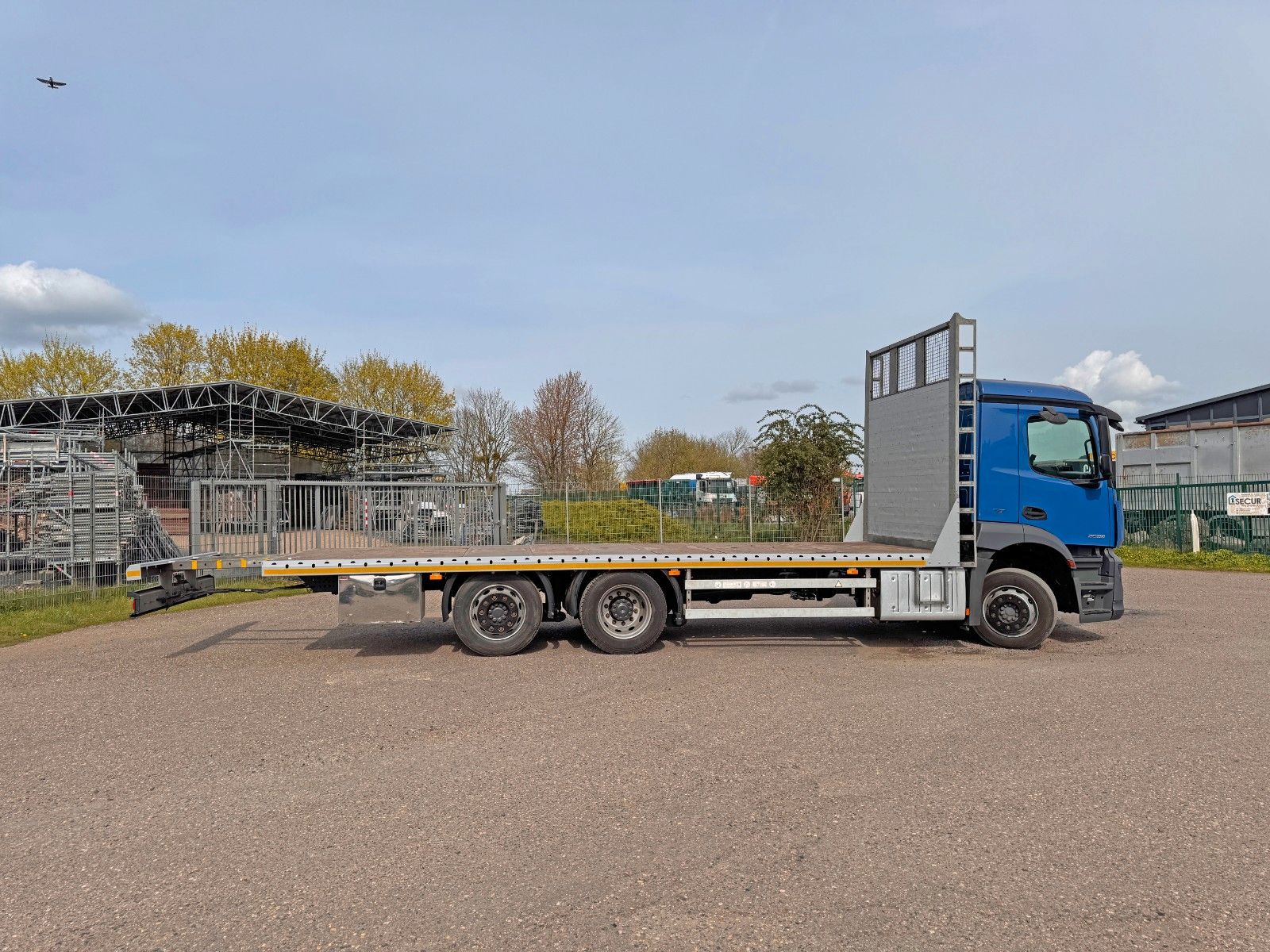MERCEDES-BENZ – 2533 6X2 Plateau 7,40m + 1,00 m gesamt 8,40 m - Bild 12