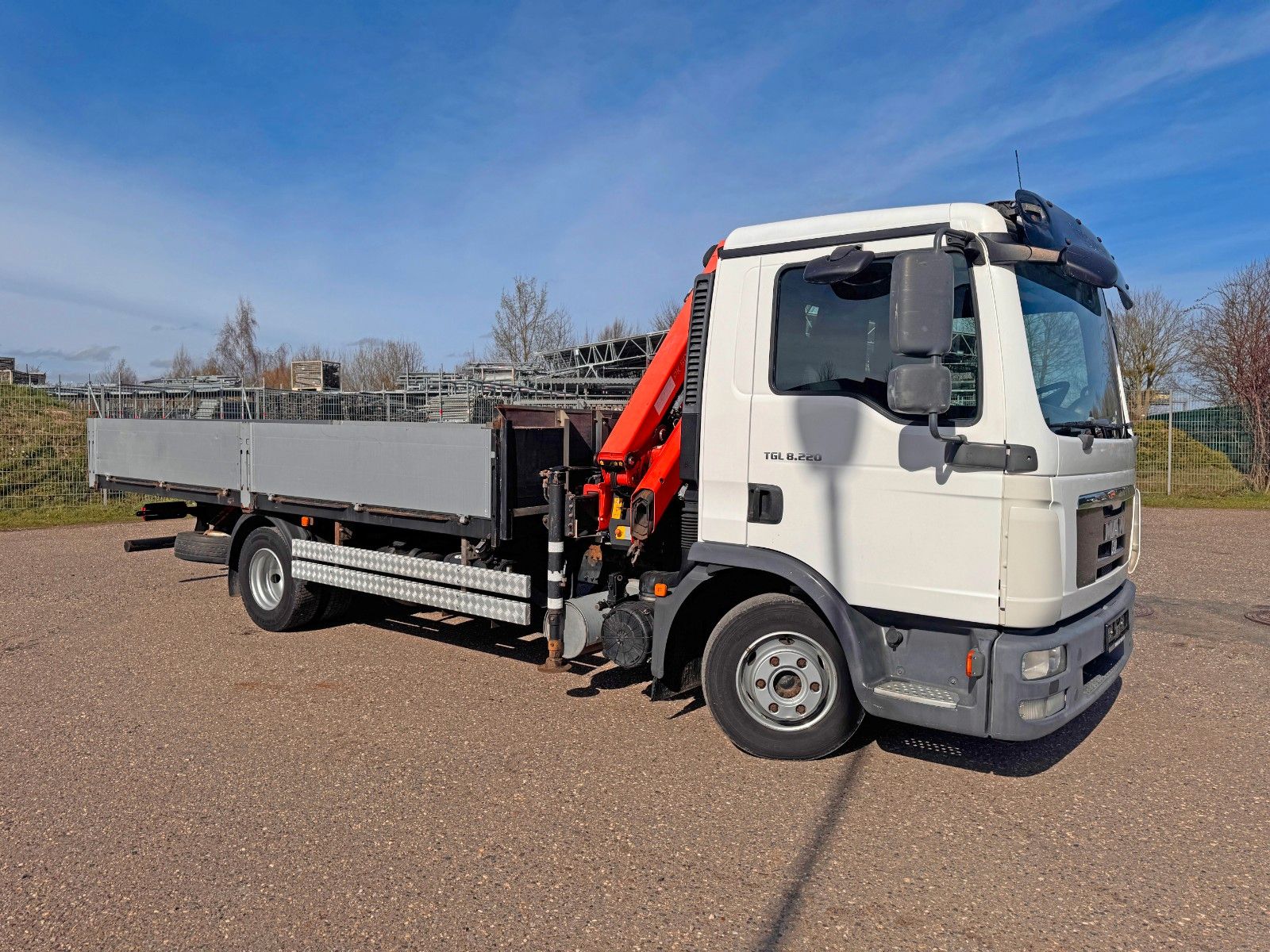 MAN – 8.220 4X2 Pritsche mit Kran & Funkbedienung - Bild 36