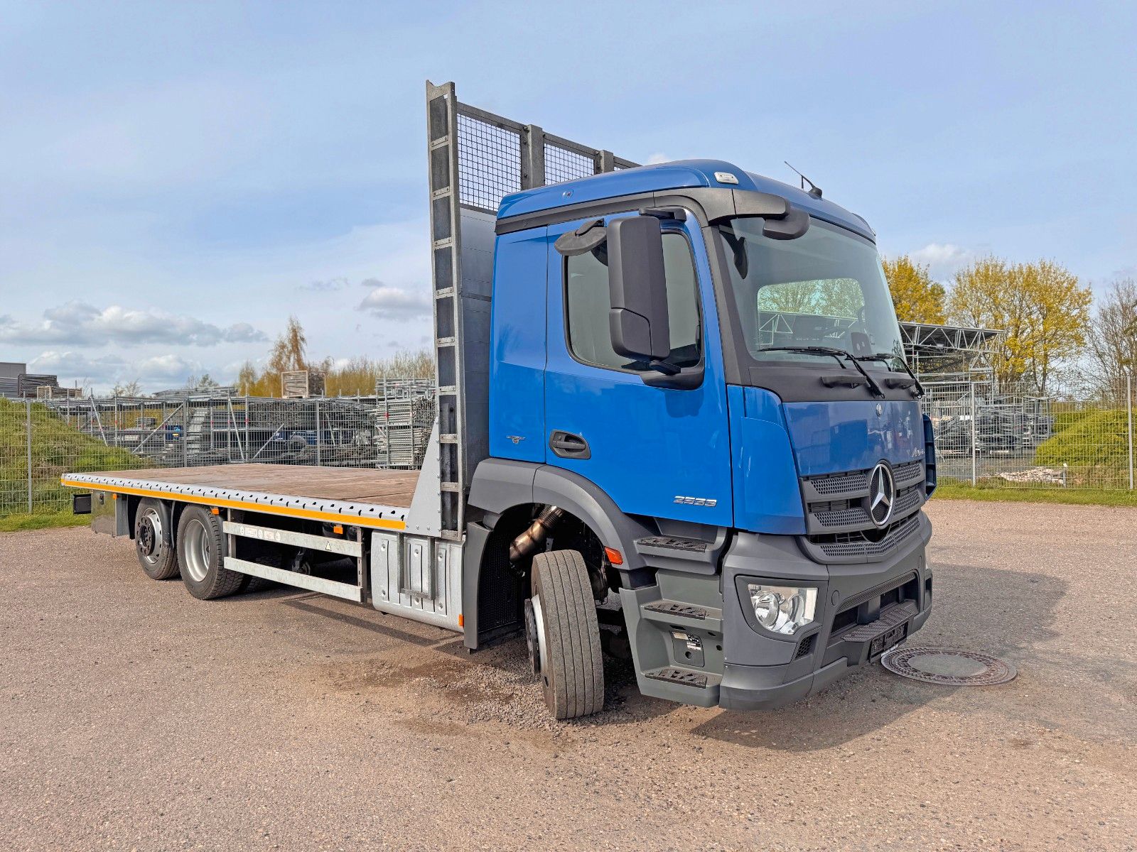MERCEDES-BENZ – 2533 6X2 Plateau 7,40m + 1,00 m gesamt 8,40 m - Bild 2