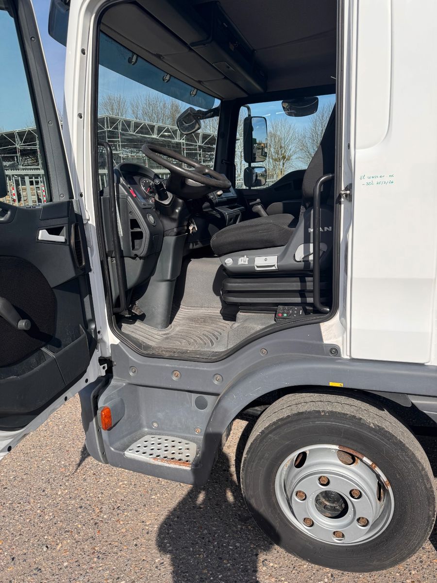 MAN – 8.220 4X2 Pritsche mit Kran & Funkbedienung - Bild 29