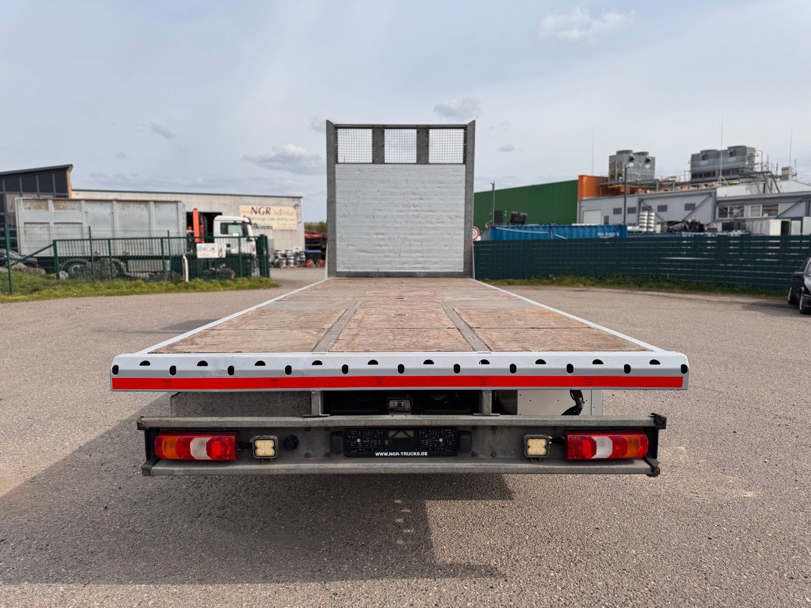 MERCEDES-BENZ – 2533 6X2 Plateau 7,40m + 1,00 m gesamt 8,40 m - Bild 11