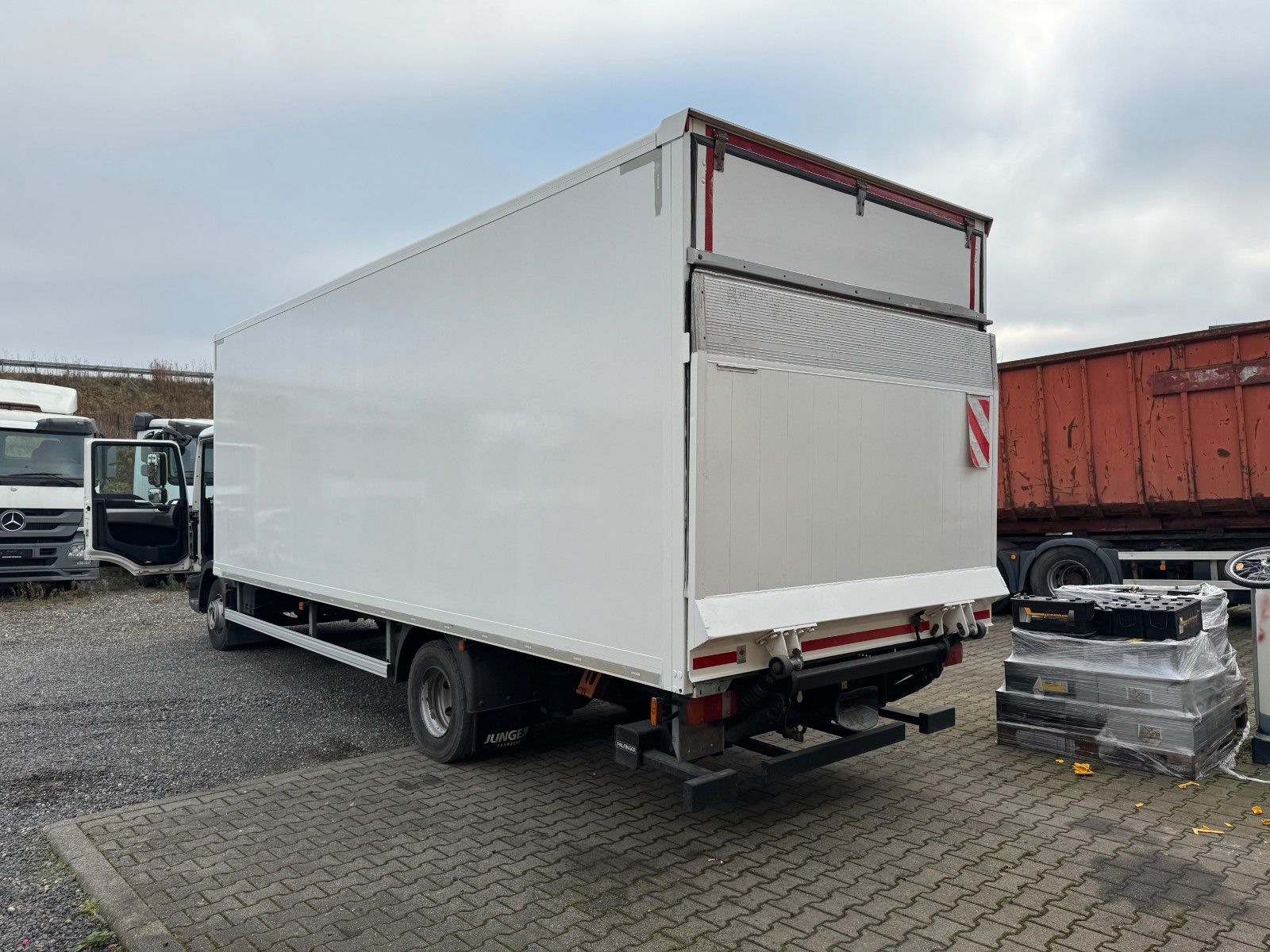 MAN – 12.250 4X2 Koffer LBW Klima Diff.Sperre AHK - Bild 13