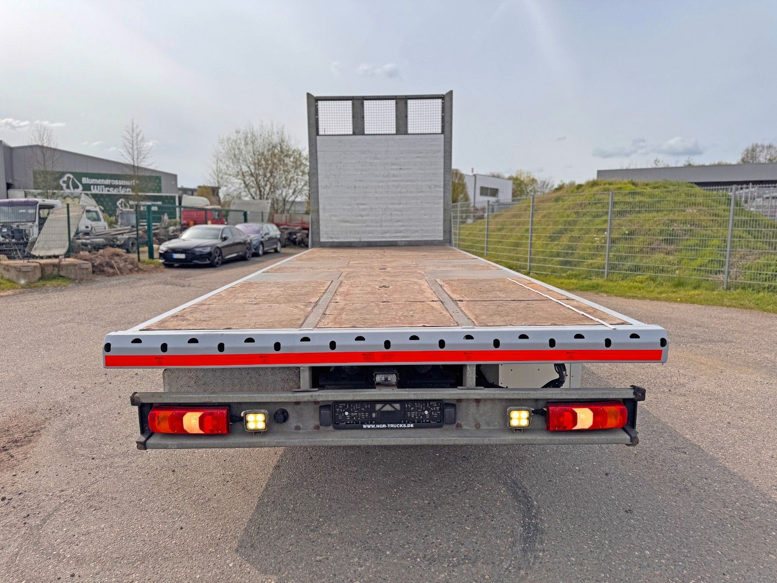 MERCEDES-BENZ – 2533 6X2 Plateau 7,40m + 1,00 m gesamt 8,40 m - Bild 23