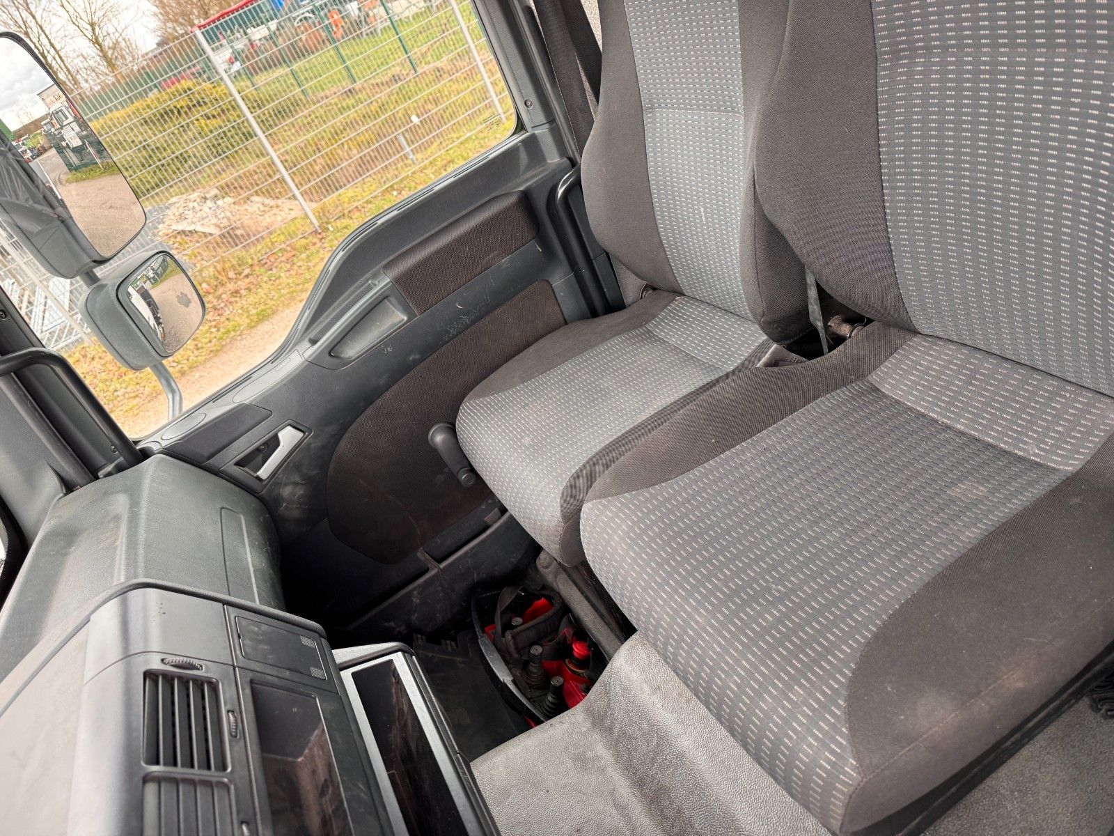 MAN – 8.220 4X2 Pritsche mit Kran & Funkbedienung - Bild 7