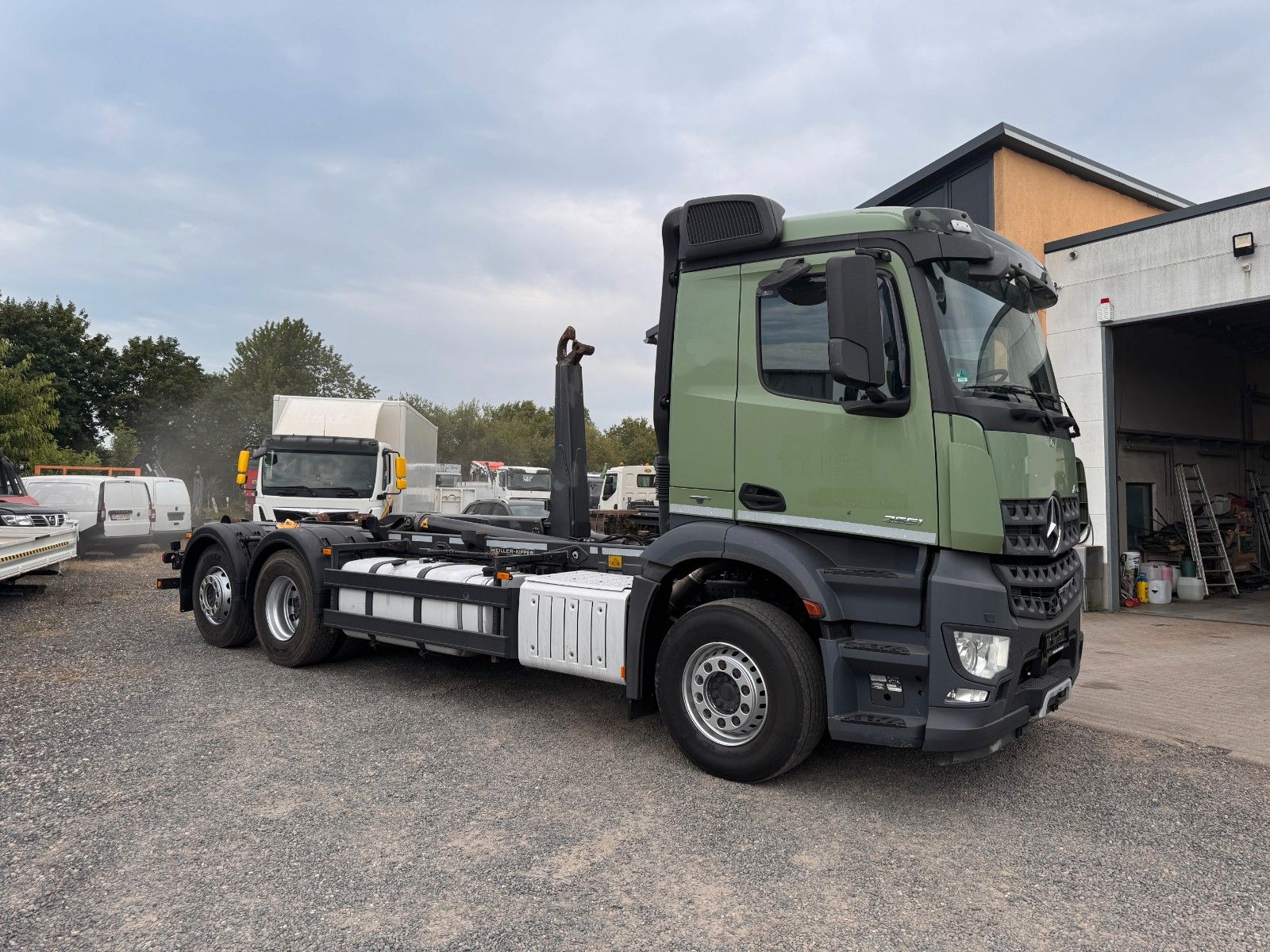 MERCEDES-BENZ – 2551 6X2 Meiller RK 20.70 mit Retarder - Bild 1