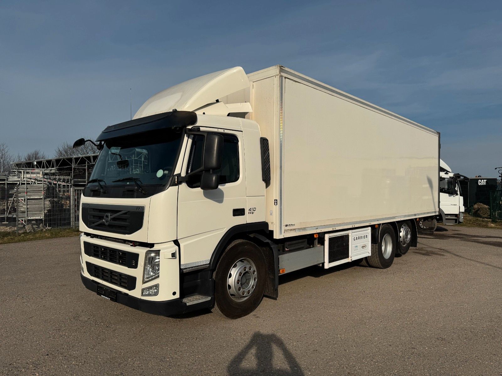 VOLVO – FM 410 6X2 Kühlkoffer mit Carrier Diesel & Strom - Bild 1