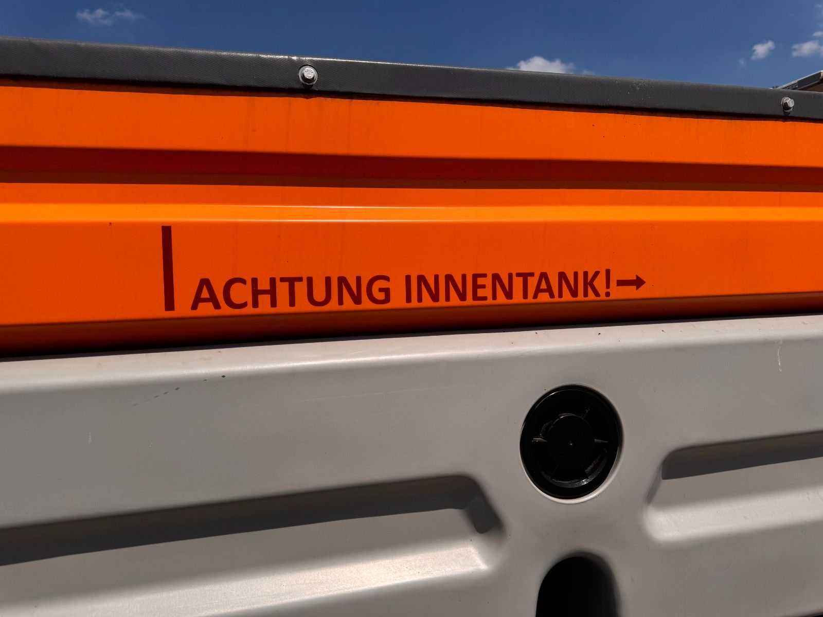 ANDERE – Abrollaufbau Salzstreuer Diesel Separat Motor - Bild 23