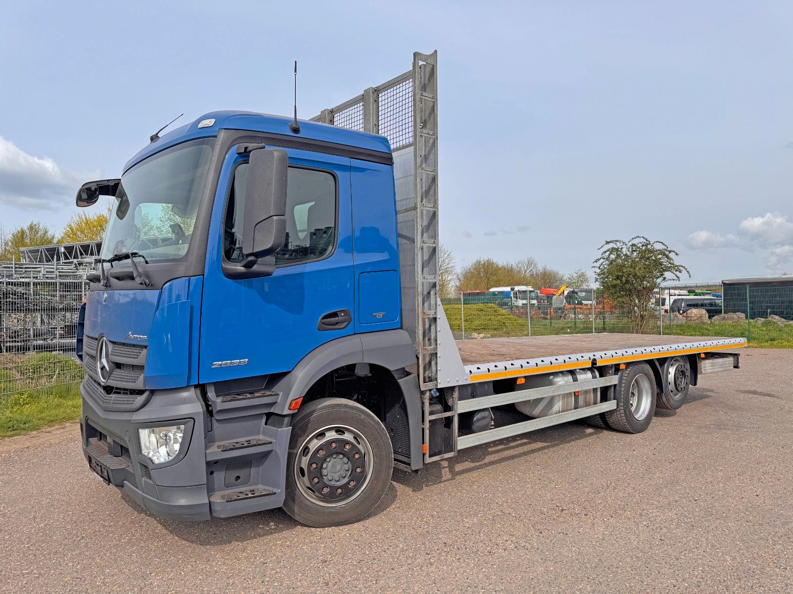 MERCEDES-BENZ – 2533 6X2 Plateau 7,40m + 1,00 m gesamt 8,40 m - Bild 14