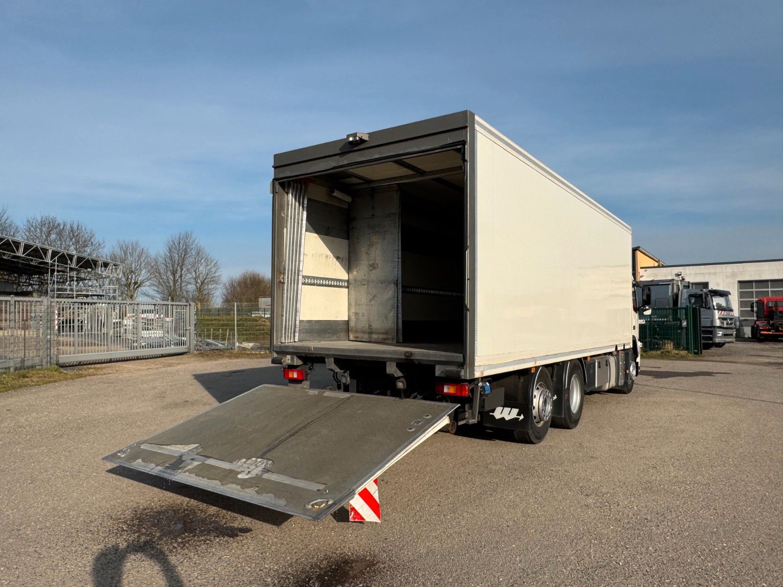 VOLVO – FM 410 6X2 Kühlkoffer mit Carrier Diesel & Strom - Bild 16