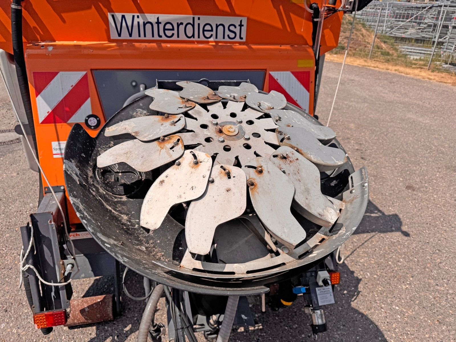 ANDERE – Abrollaufbau Salzstreuer Diesel Separat Motor - Bild 6