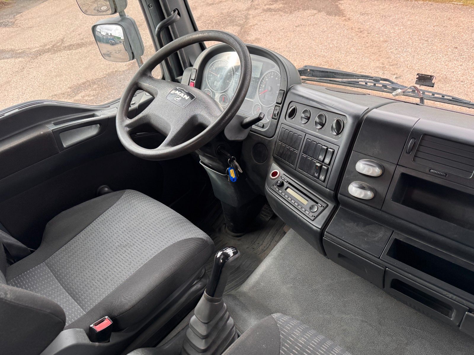 MAN – 8.220 4X2 Pritsche mit Kran & Funkbedienung - Bild 8
