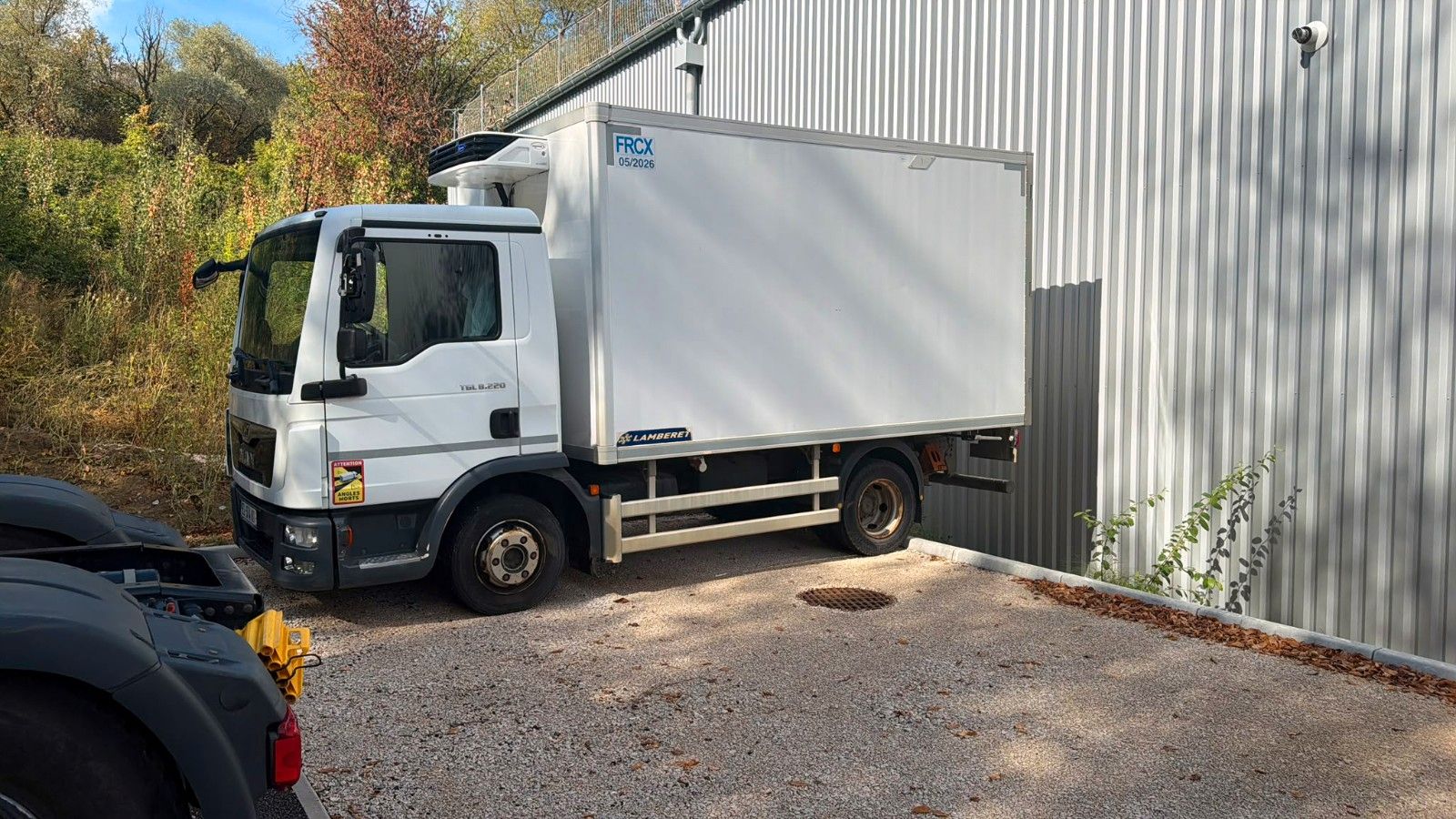 MAN – 8.220 4X2 Kühlkoffer 4 Meter Carrier Xarios 350 - Bild 1